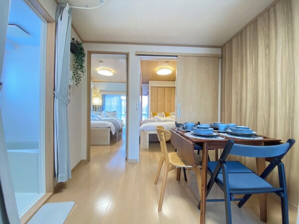 2 slaapkamers, een strijkplank/strijkijzer, gratis wifi, beddengoed