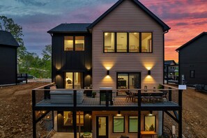 Exterior - Family Friendly, Sleeps 10・Pool・Arcade・Hot Tub (Sevierville)