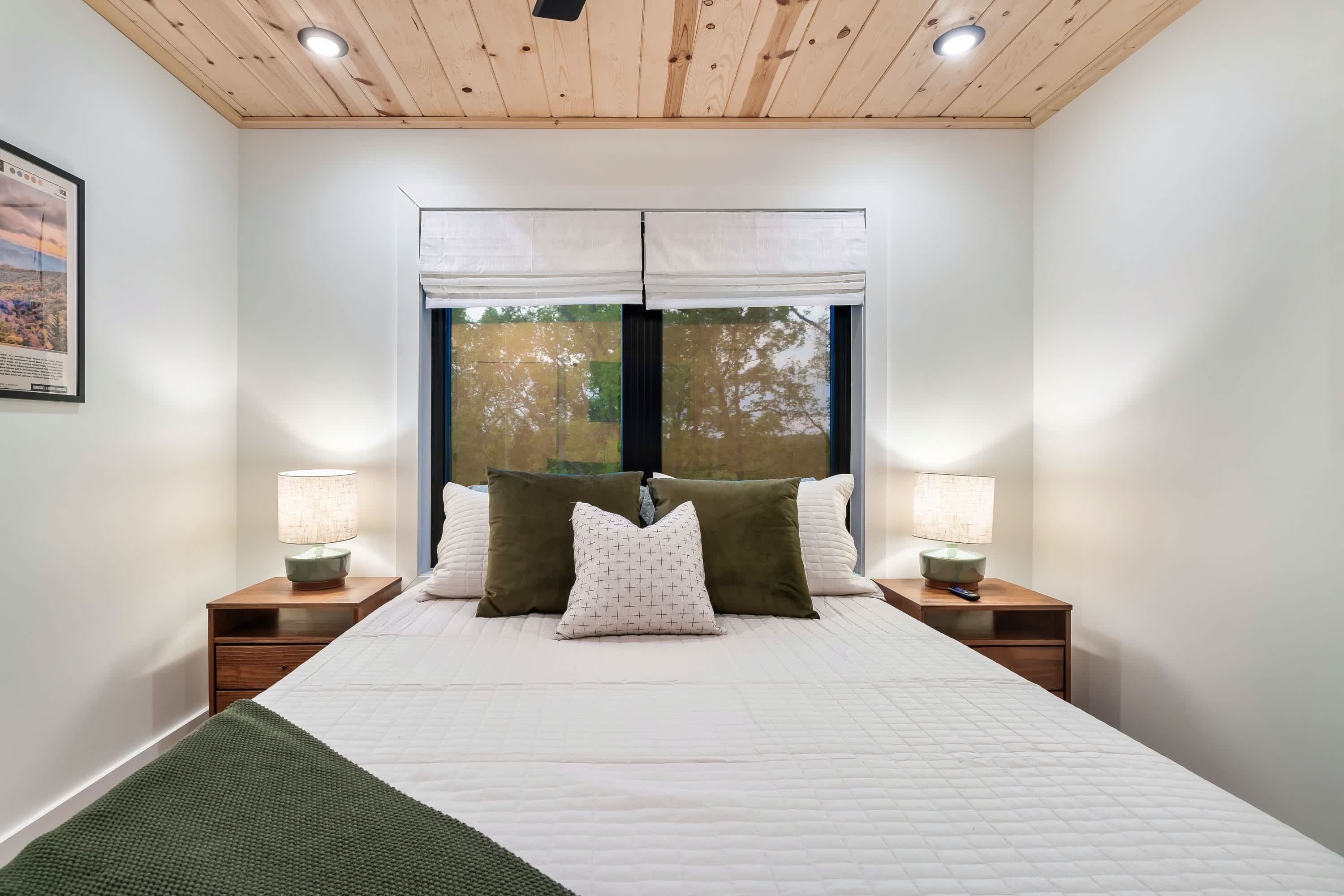 4 bedrooms, desk, iron/ironing board, WiFi