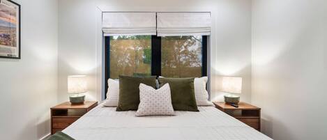 4 bedrooms, desk, iron/ironing board, WiFi