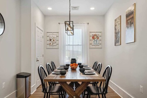 Luxury Condo at Luray - Mins to Main St & Caverns!