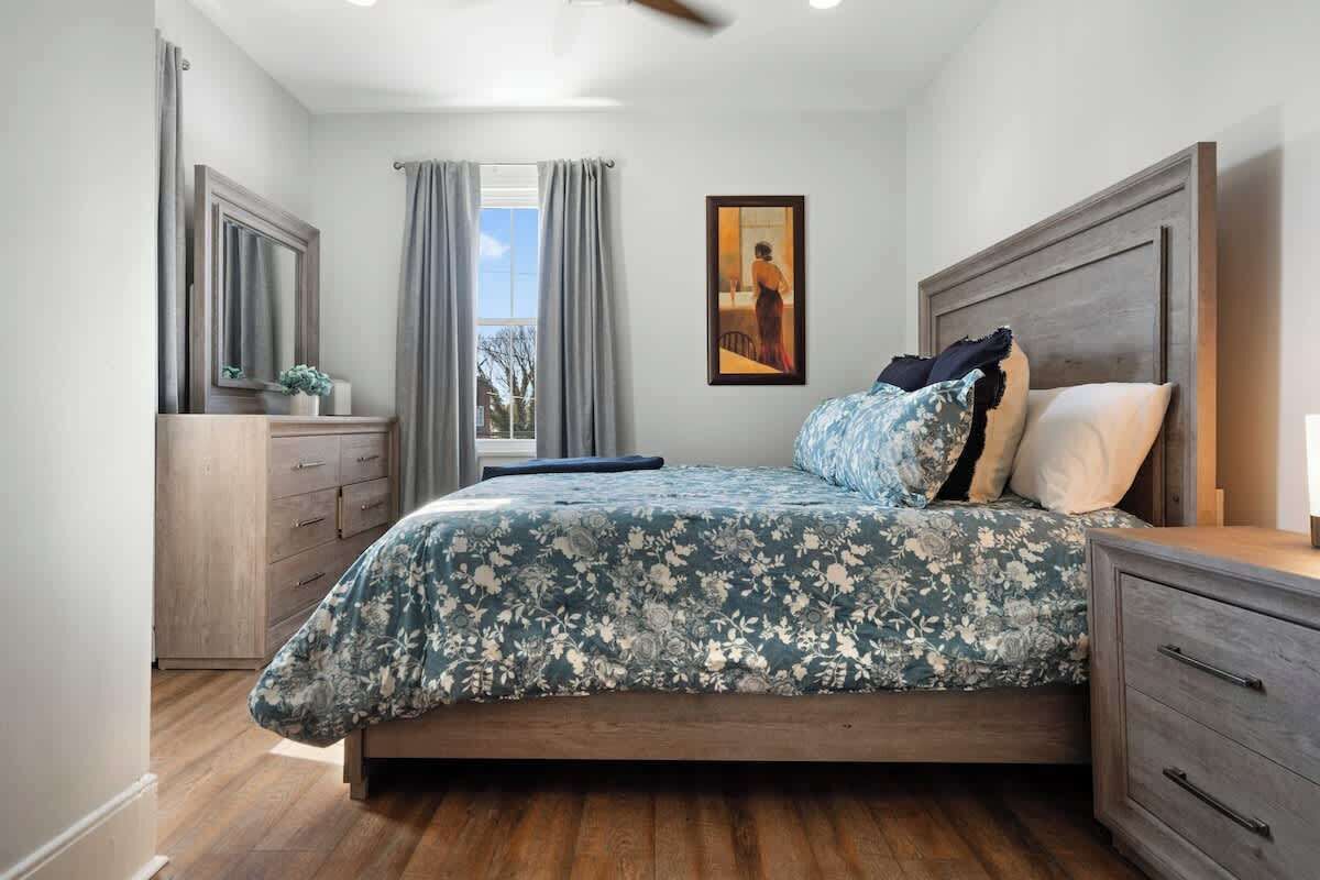 2 chambres, fer et planche à repasser