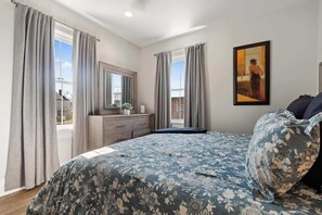 2 bedrooms, iron/ironing board, free WiFi