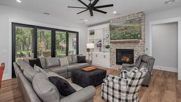 Smart TV, fireplace, video games, offices