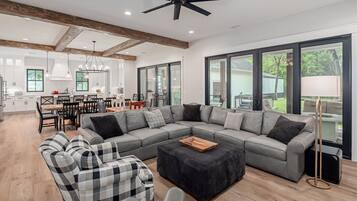 TV connectée, cheminée, jeux vidéo, espaces bureaux