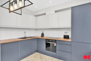 Apartment | Private kitchen - Lovely 2-bed Apartment in London (London)