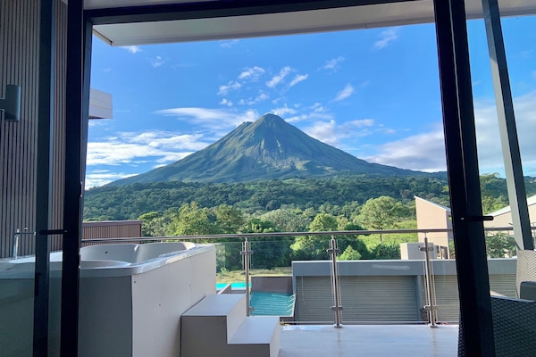 Bañera de hidromasaje al aire libre