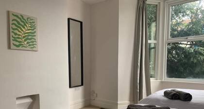 Central 2 bed flat with off street-parking