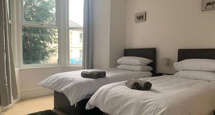 Central 2 bed flat with off street-parking
