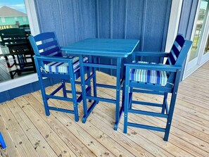 Outdoor dining - ANCHORS AWEIGH Larry's Harbor POC GUESTS LOVE (Port O'Connor)