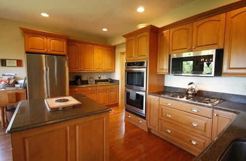 Hidden Hollow spacious mountain retreat
Beautiful secluded, large yet cozy home 