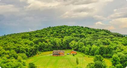 Hidden Hollow spacious mountain retreat
Beautiful secluded, large yet cozy home