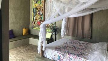 1 bedroom, bed sheets