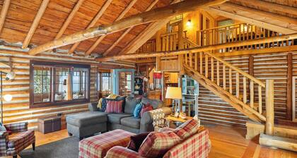 Serene Lakeside Cottage with Stunning Sunsets, Just Minutes from Charlevoix!