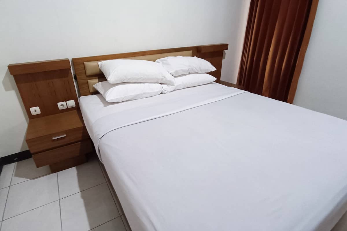 1 bedroom, bed sheets