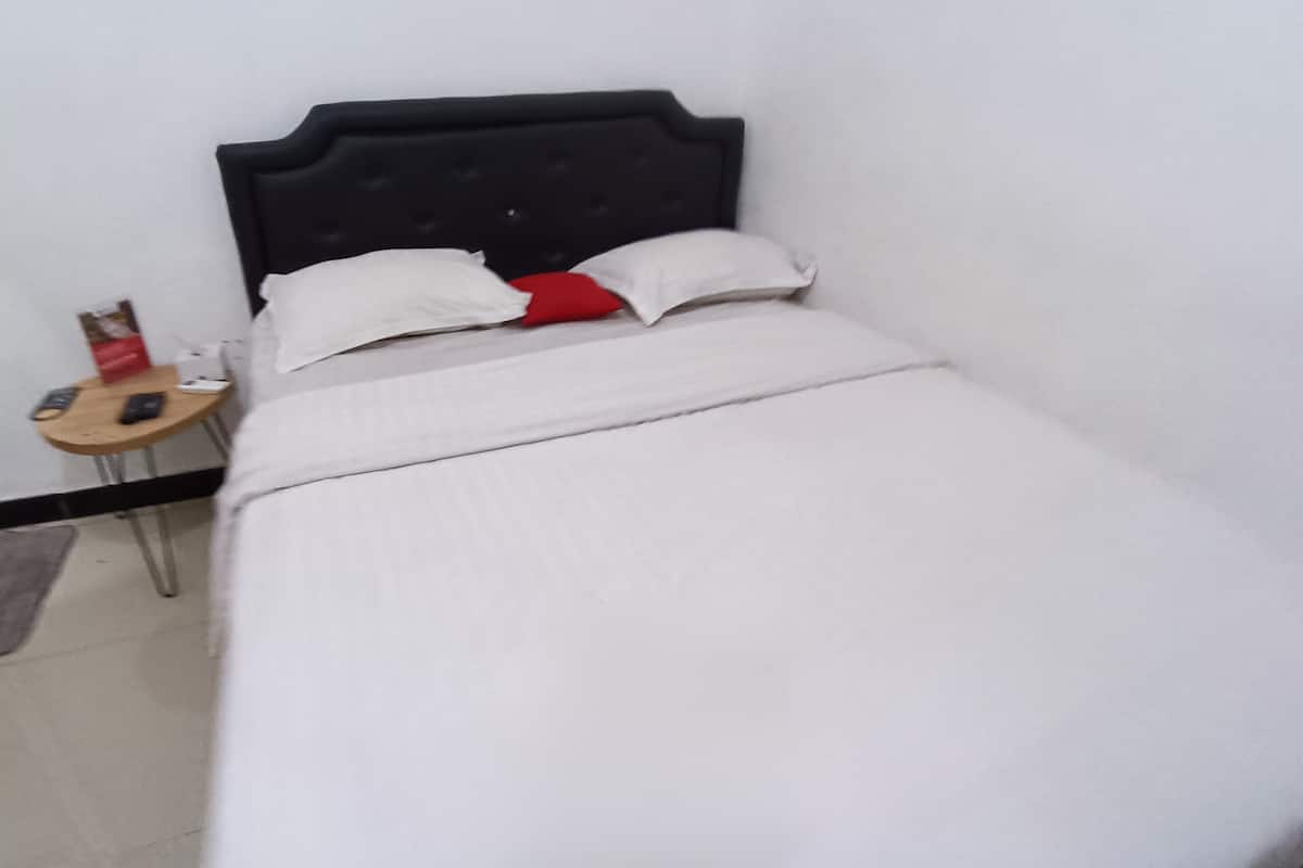 Deluxe Double Room | 1 bedroom, bed sheets