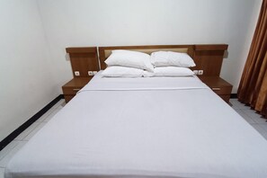 Standard Suite | Bed sheets - OYO 93885 D'harjo Guesthouse (Klaten)