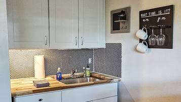 Fridge, microwave, coffee/tea maker