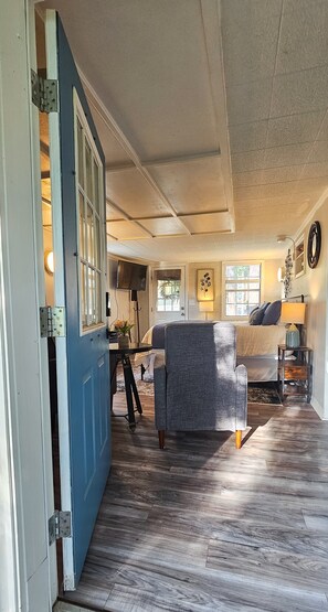 TV, DVD player, offices