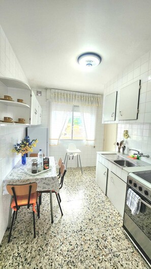 Fridge, microwave, oven, stovetop - Casa Bellavista         . (Bueu)