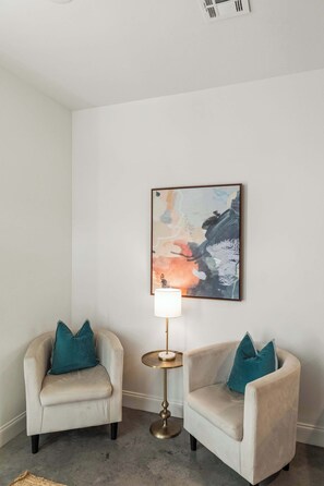 Unclassified image, 4 of 19, button