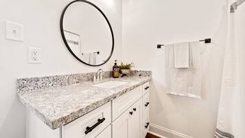 Ducha, toallas y champú