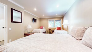 3 bedrooms, iron/ironing board, free WiFi, bed sheets