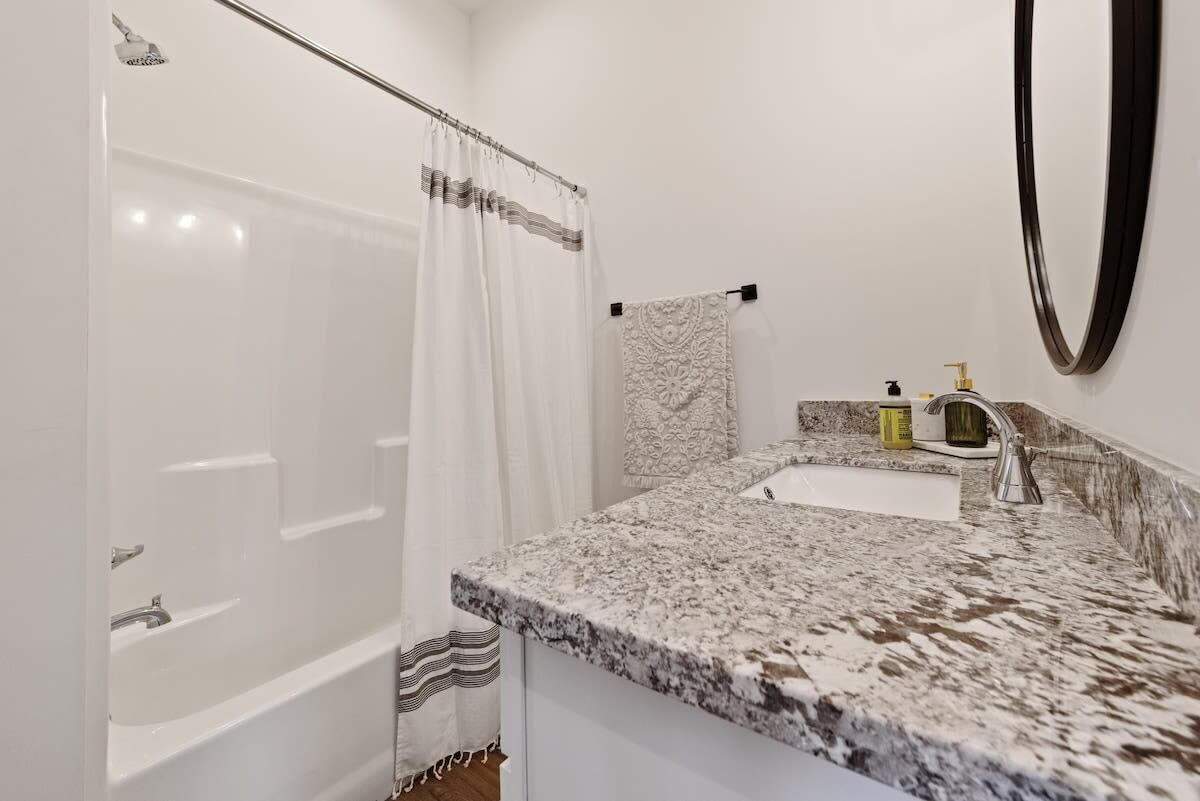 Shower, towels, shampoo
