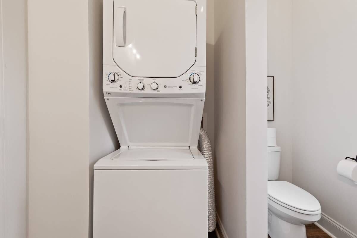 Shower, towels, shampoo
