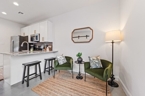 Refrigerador, microondas, parrilla de estufa y lavavajillas 