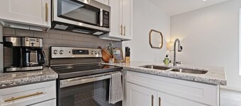 Charming Townhome - Built in 2023