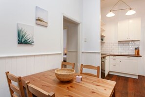 Dining - South Fremantle Hideaway close to South Beach (South Fremantle)