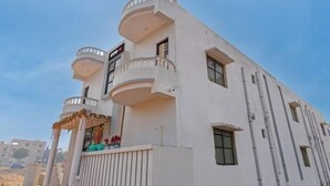 Front of property - The Greenstar Inn Premium (Puri)