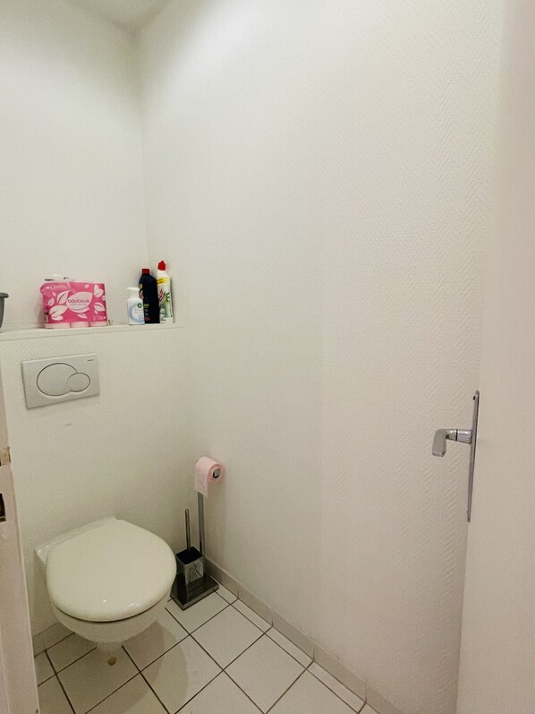 Unclassified image, 1 of 9, button