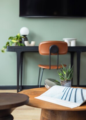 King Suite With Balcony | Egyptian cotton sheets, premium bedding, pillowtop beds, minibar - Albi Florentin (Tel Aviv)