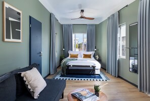 King Suite With Balcony | Egyptian cotton sheets, premium bedding, pillowtop beds, minibar - Albi Florentin (Tel Aviv)