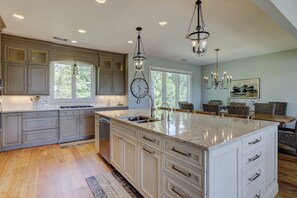 Fridge, microwave, oven, stovetop - 5 Dinghy - New to Vrbo & Rental Program, Ocean View Home in Palmetto Dunes! (Hilton Head Island)