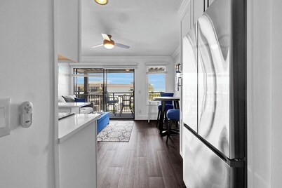 Hilton Head’s Coastal Oceanfront Gem! Top Floor with Prime View of the beach