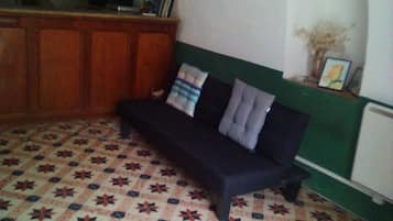 DVD player, books