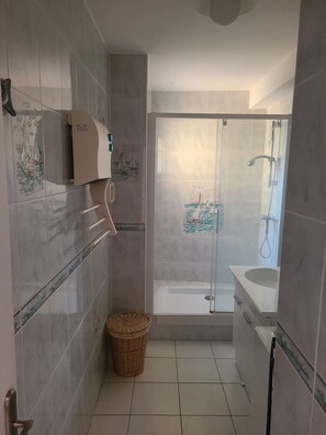 Hair dryer, soap - Appartement 64 m² à 200 m de la Plage Tout Confort. Idéal Pour Famille (Six-Fours-les-Plages)