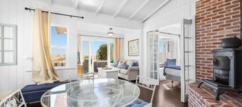 Charming Oceanfront Cottage w/ Large Patio!