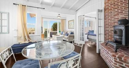 Charming Oceanfront Cottage w/ Large Patio!