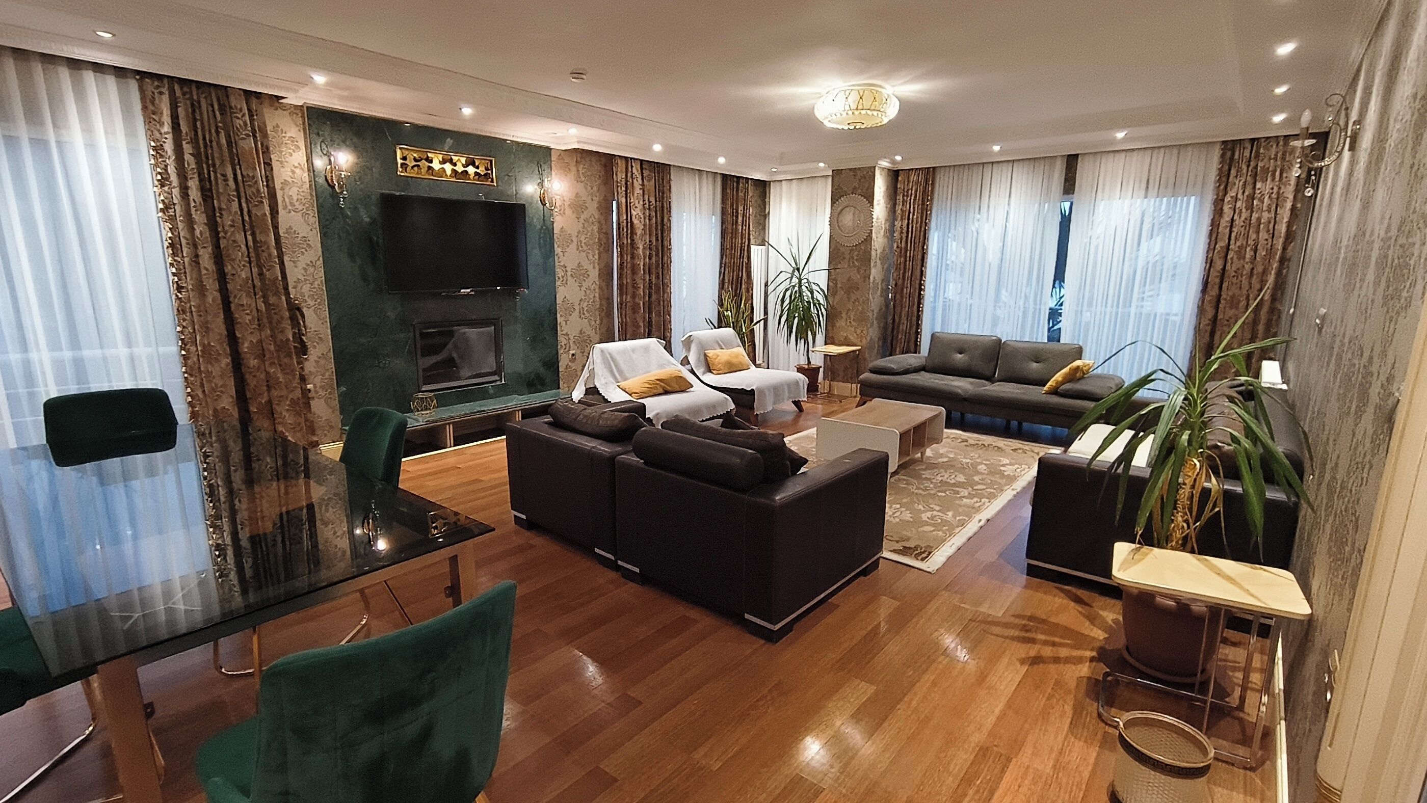 Smart TV, fireplace, table tennis