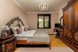 3 bedrooms, iron/ironing board, WiFi, bed sheets - Luxury property for guests
(Tashkent)
