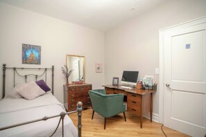 Room - NYC 4 Bedroom Garden Oasis with Office Space  (Brooklyn)