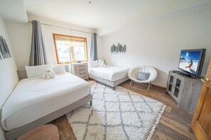 2 bedrooms, iron/ironing board, WiFi, bed sheets - Mountain Getaway | Balcony & Summer Activities (Keystone)