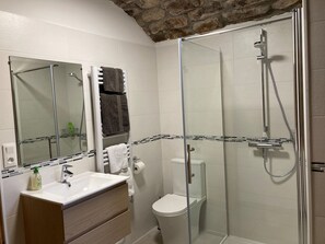Shower, eco-friendly toiletries, hair dryer, towels