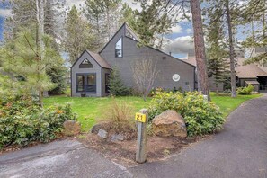 Exterior - Updated, great location, by Sharc and Village mall (Sunriver)