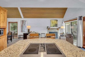 Tv, pejs, bøger, kontorer