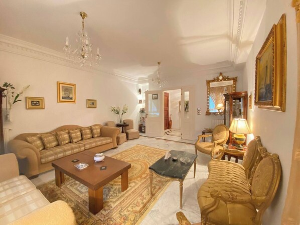 Living area - Ennasr :luxury S+2 Apart, Perfect for Families (Ariana)